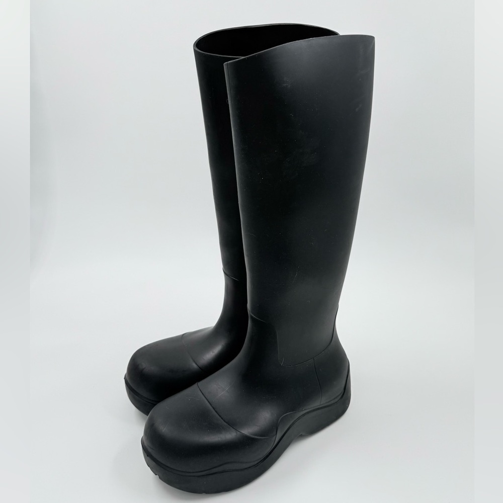 Bottega Veneta Black Winter Rain Boots with Sturdy Platform
